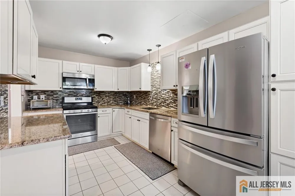 3 Sandpiper Drive Sayreville, NJ 08859
