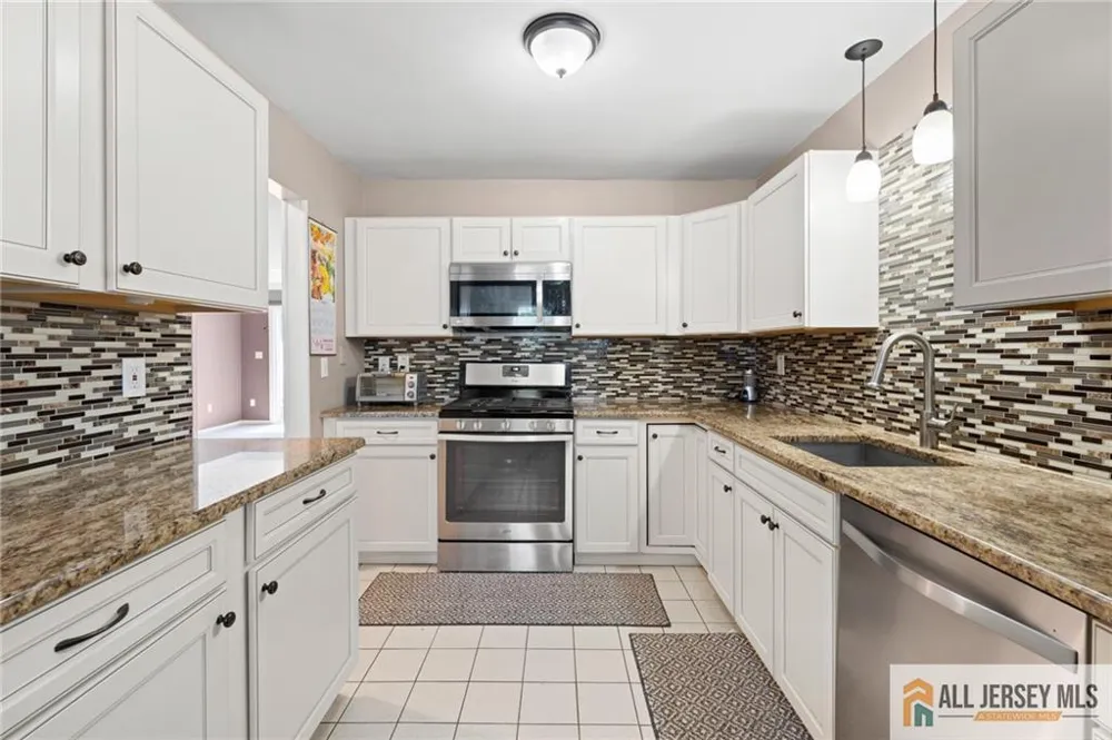 3 Sandpiper Drive Sayreville, NJ 08859