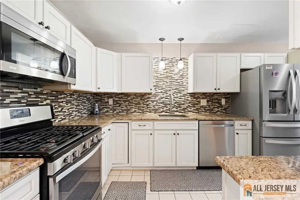 3 Sandpiper Drive Sayreville, NJ 08859