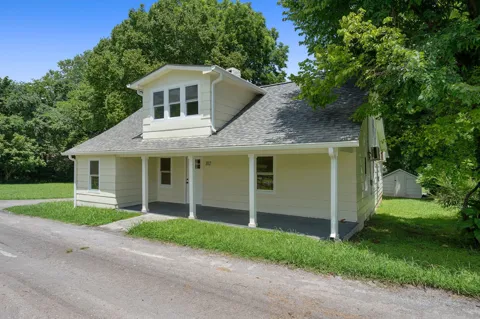102 Lowe St