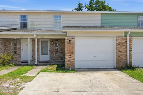 1818 Whispering Oaks Lane