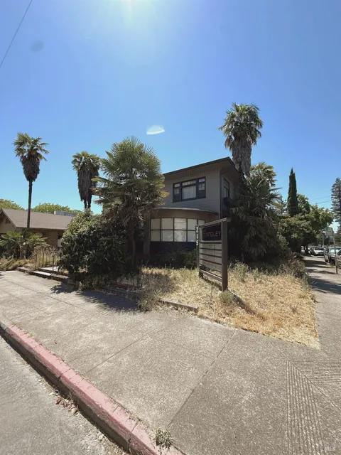 215 W Standley Street