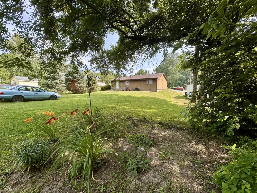 1009 W Walnut Brownstown, IN 47220