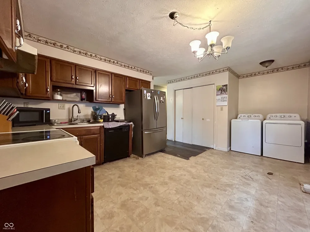 1009 W Walnut Brownstown, IN 47220
