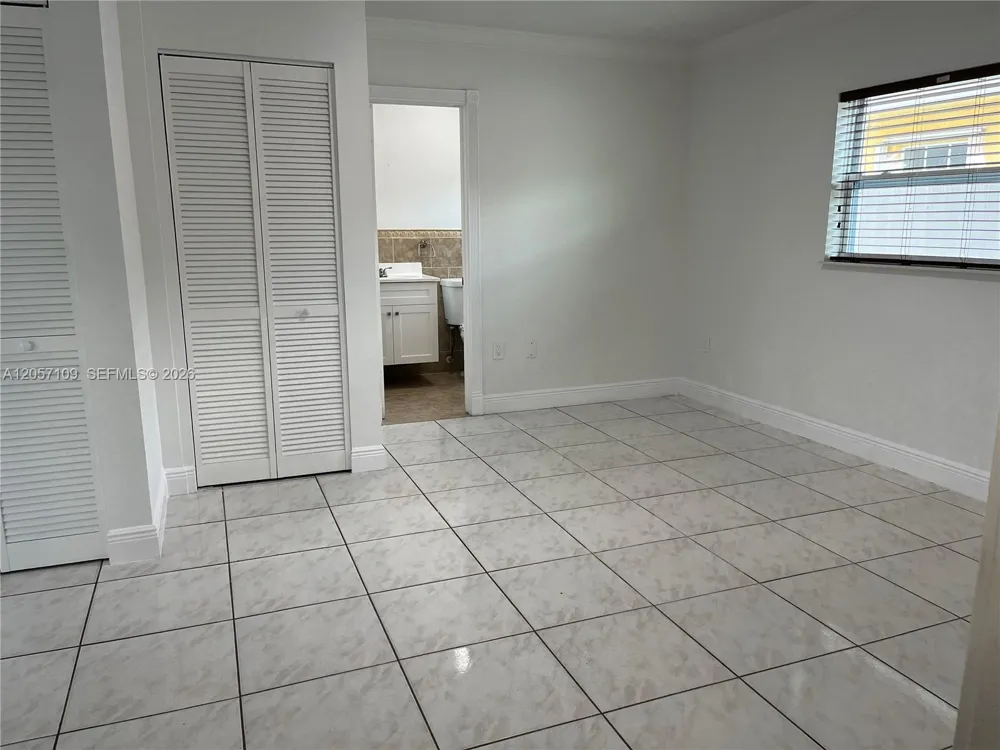 10571 SW 27th St Miami, FL 33165