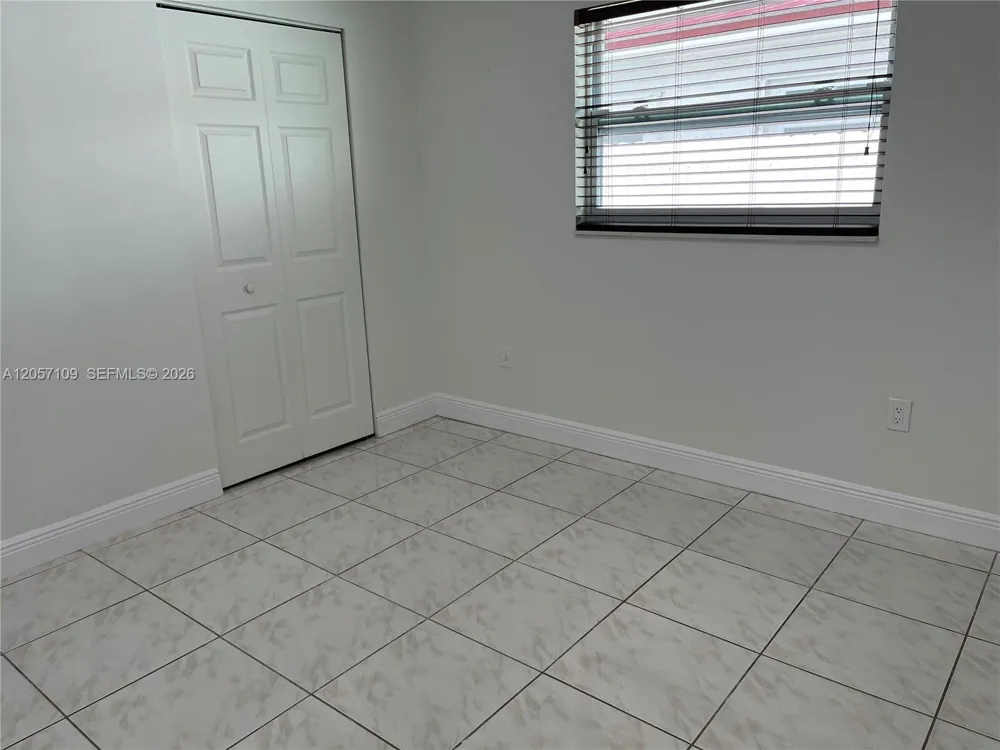 10571 SW 27th St Miami, FL 33165