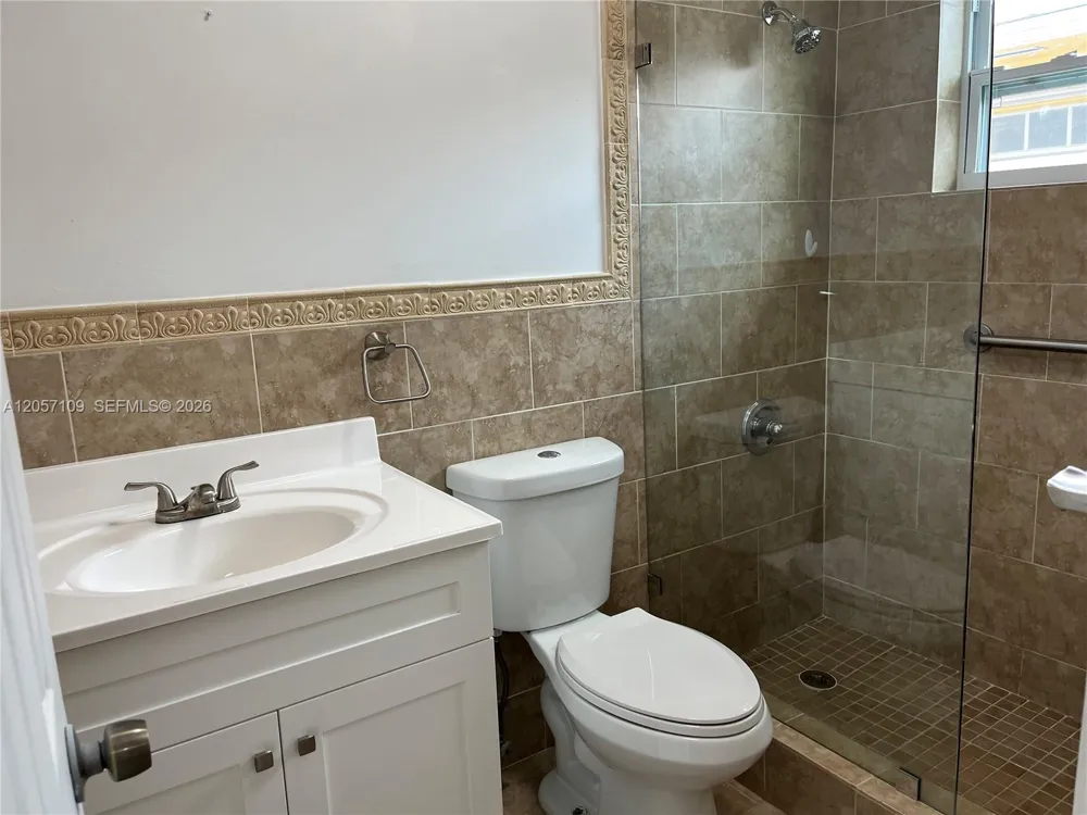 10571 SW 27th St Miami, FL 33165