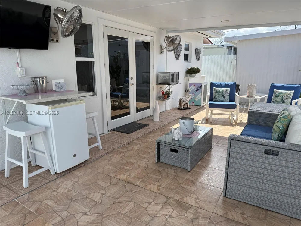 10571 SW 27th St Miami, FL 33165