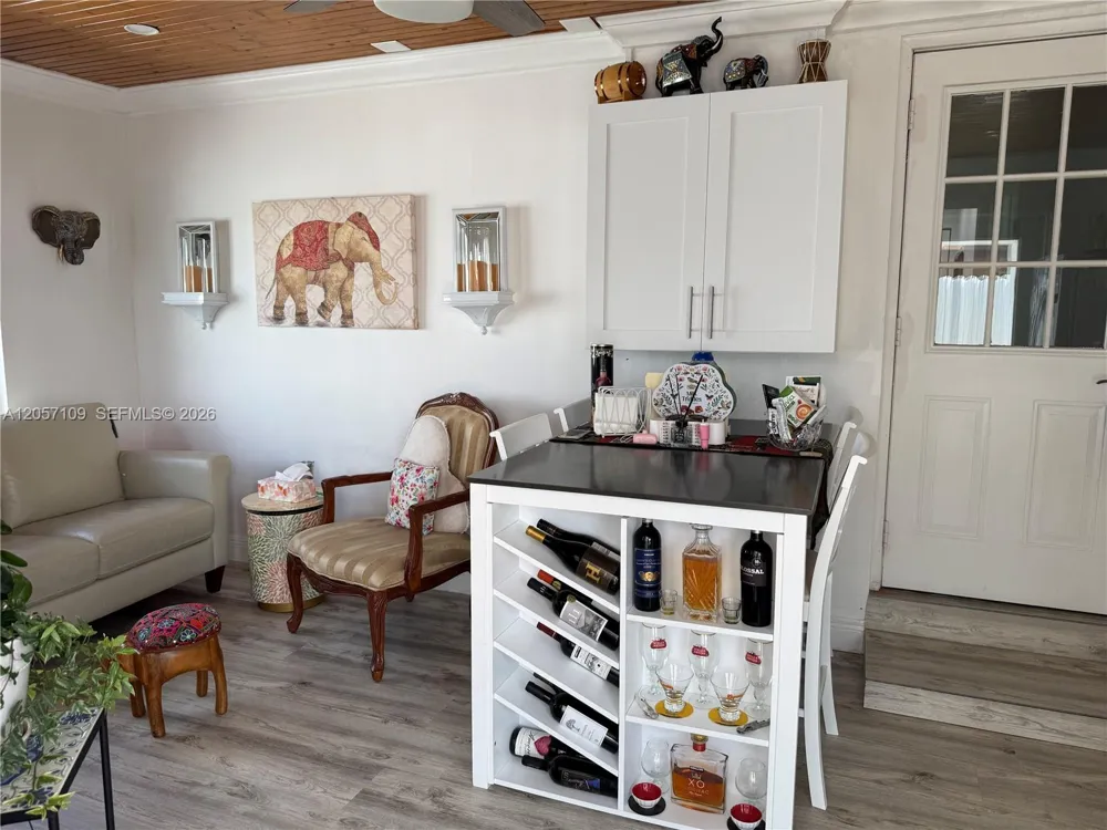 10571 SW 27th St Miami, FL 33165