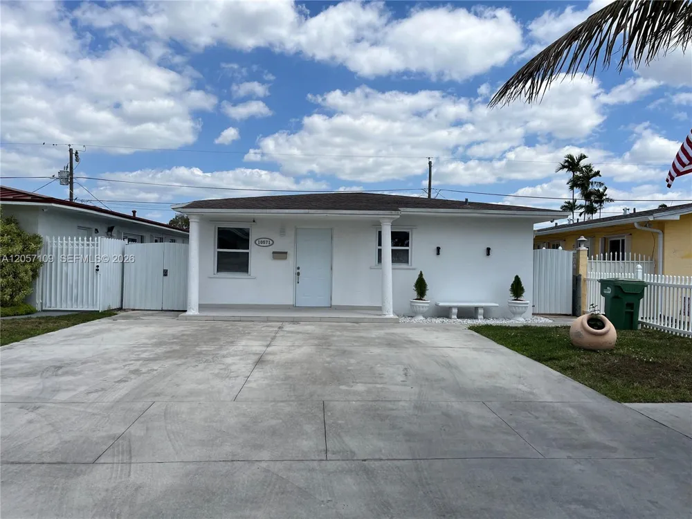 10571 SW 27th St Miami, FL 33165