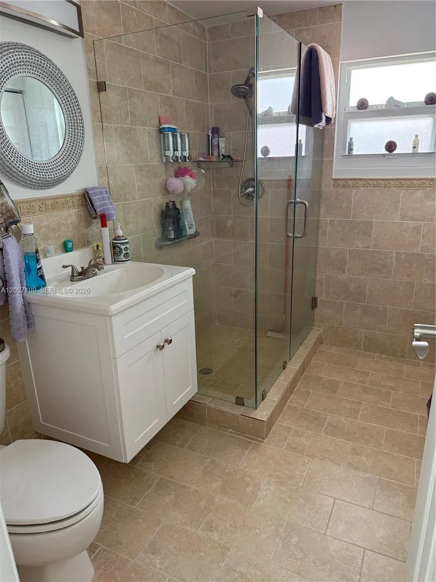 10571 SW 27th St Miami, FL 33165