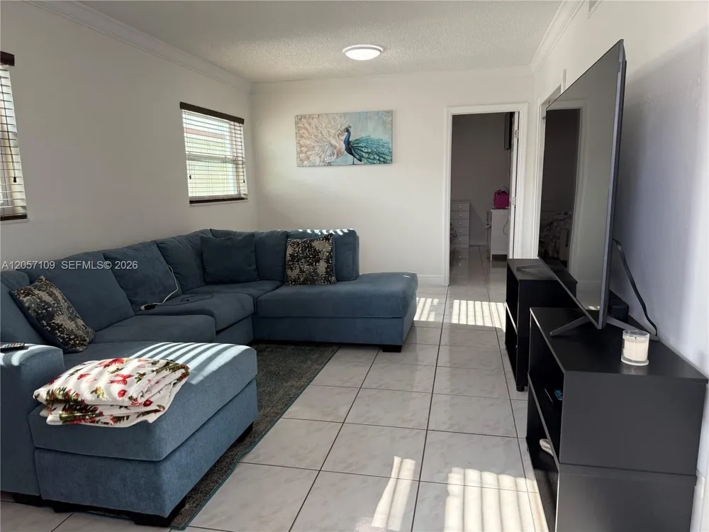 10571 SW 27th St Miami, FL 33165