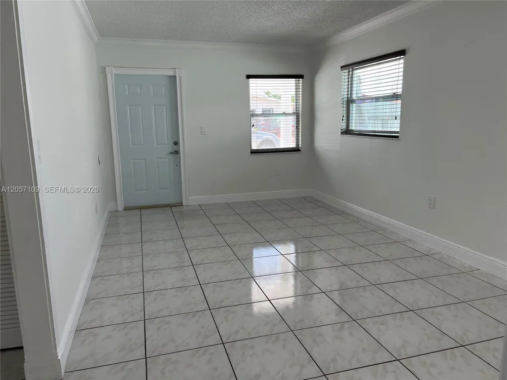 10571 SW 27th St Miami, FL 33165