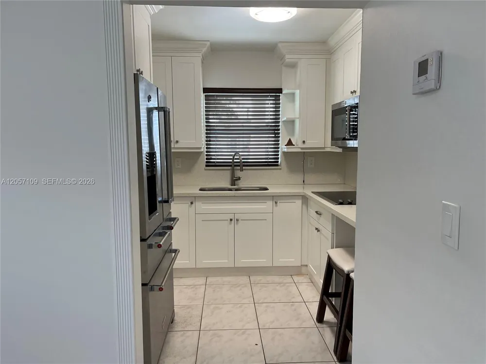 10571 SW 27th St Miami, FL 33165