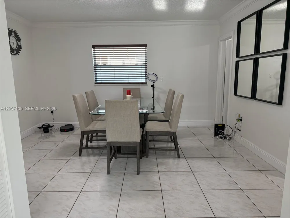 10571 SW 27th St Miami, FL 33165