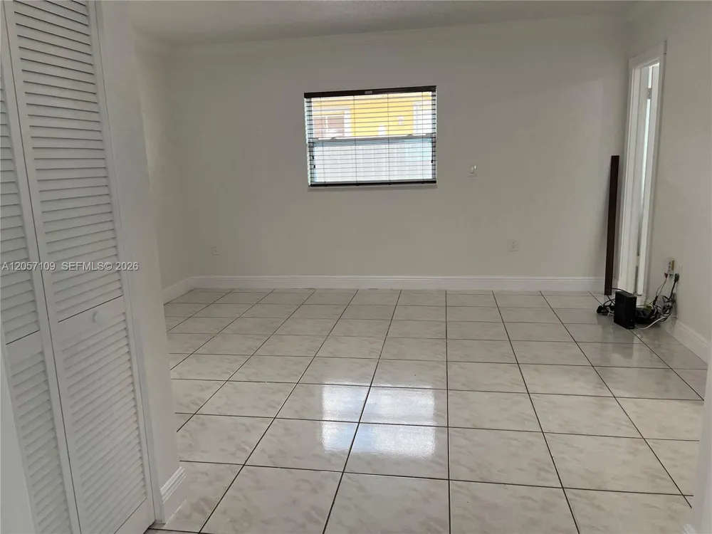 10571 SW 27th St Miami, FL 33165