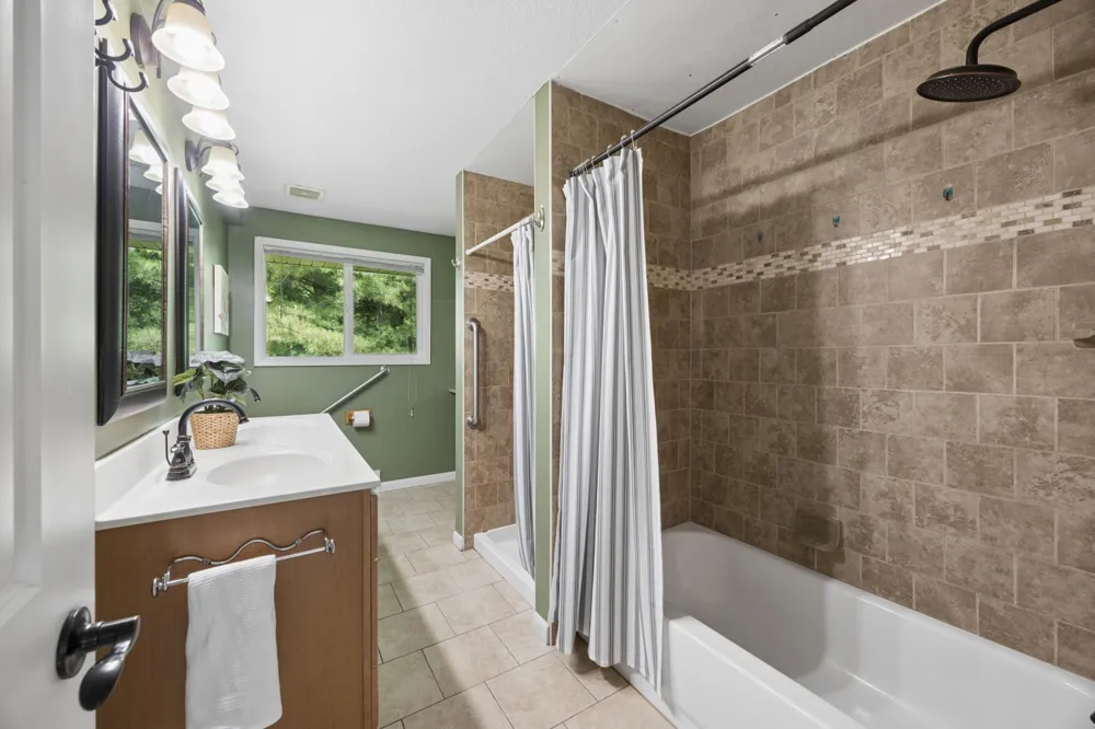 1425 Orkla Drive Golden Valley, MN 55427