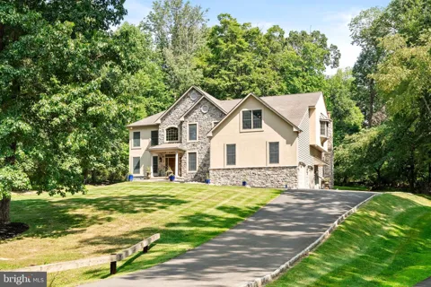 12 MOUNTAIN VIEW COURT