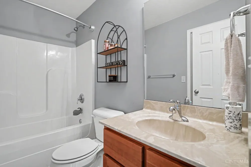 707 Holland Court Trenton, OH 45067