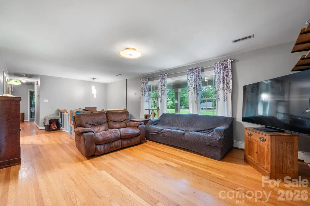 267 25th Avenue NW Hickory, NC 28601