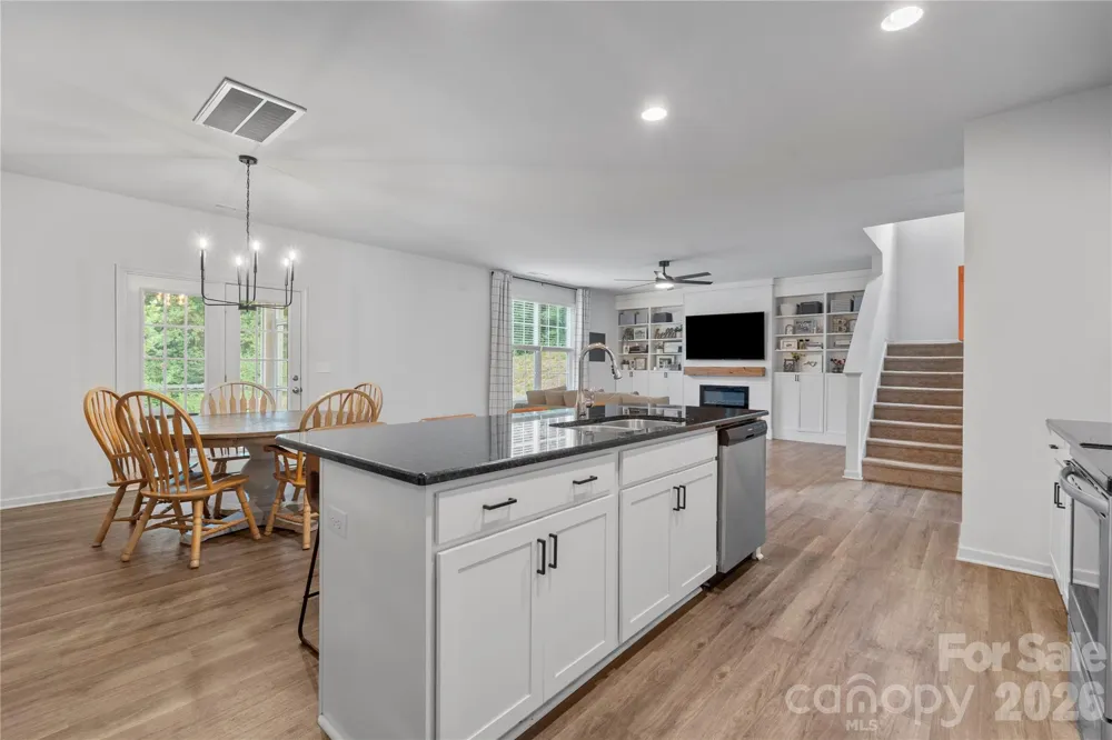 4604 Fairway Run Drive Pfafftown, NC 27040