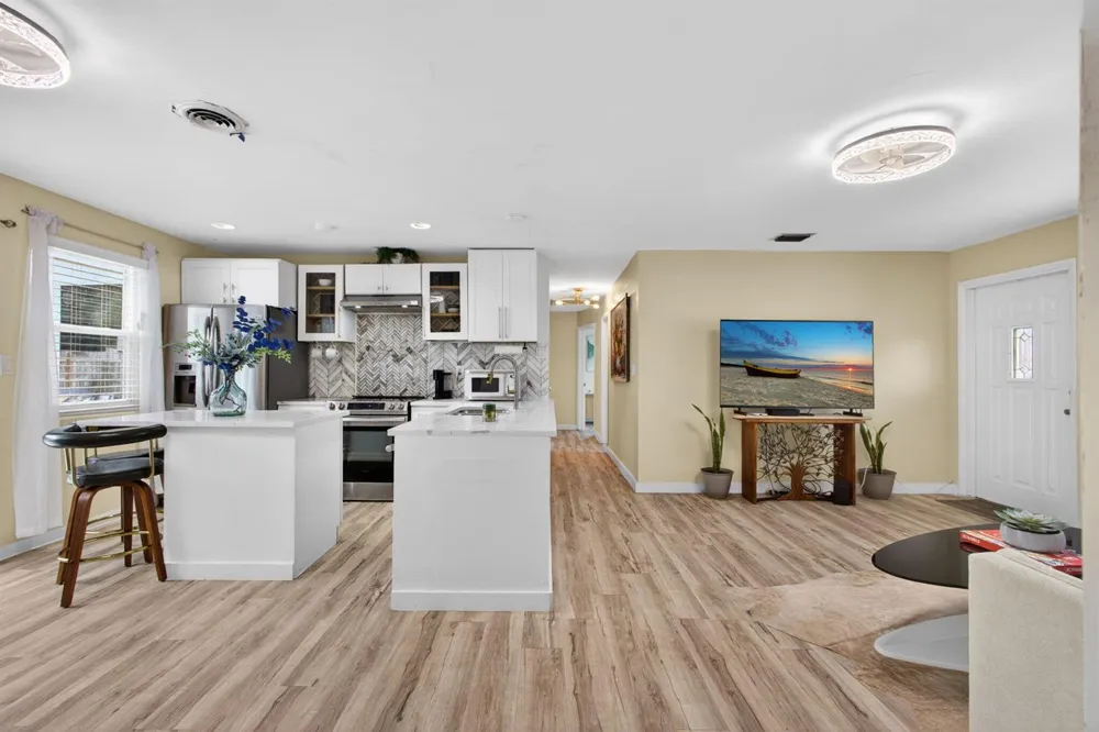 140 W 31st Court Riviera Beach, FL 33404