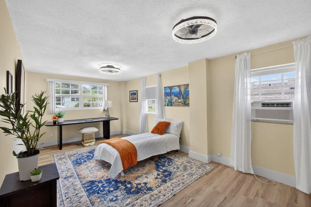 140 W 31st Court Riviera Beach, FL 33404