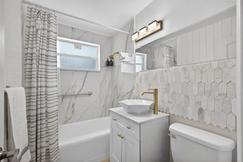 140 W 31st Court Riviera Beach, FL 33404