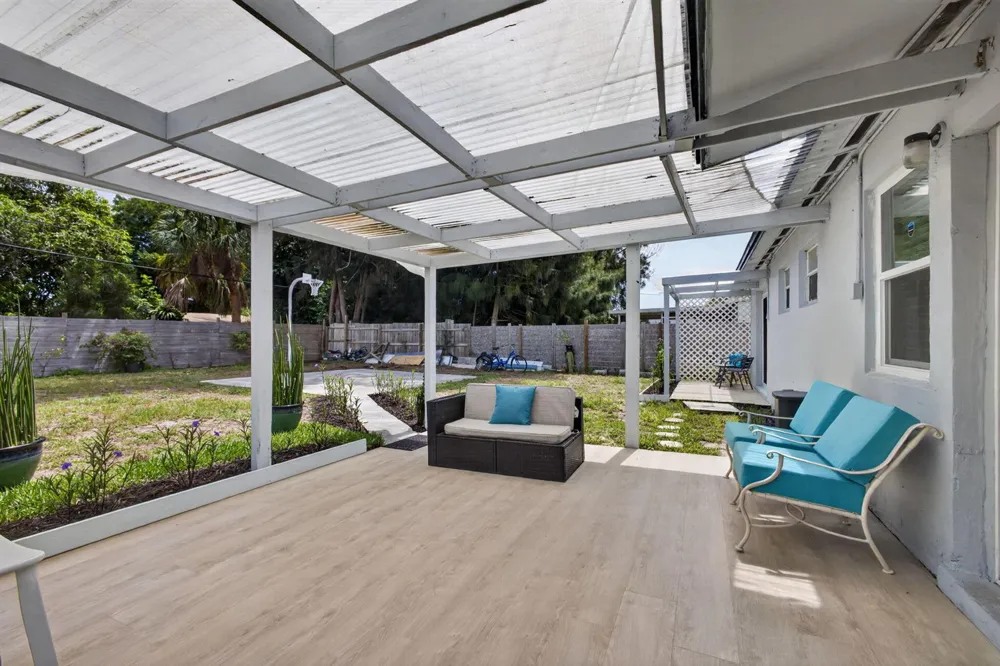 140 W 31st Court Riviera Beach, FL 33404