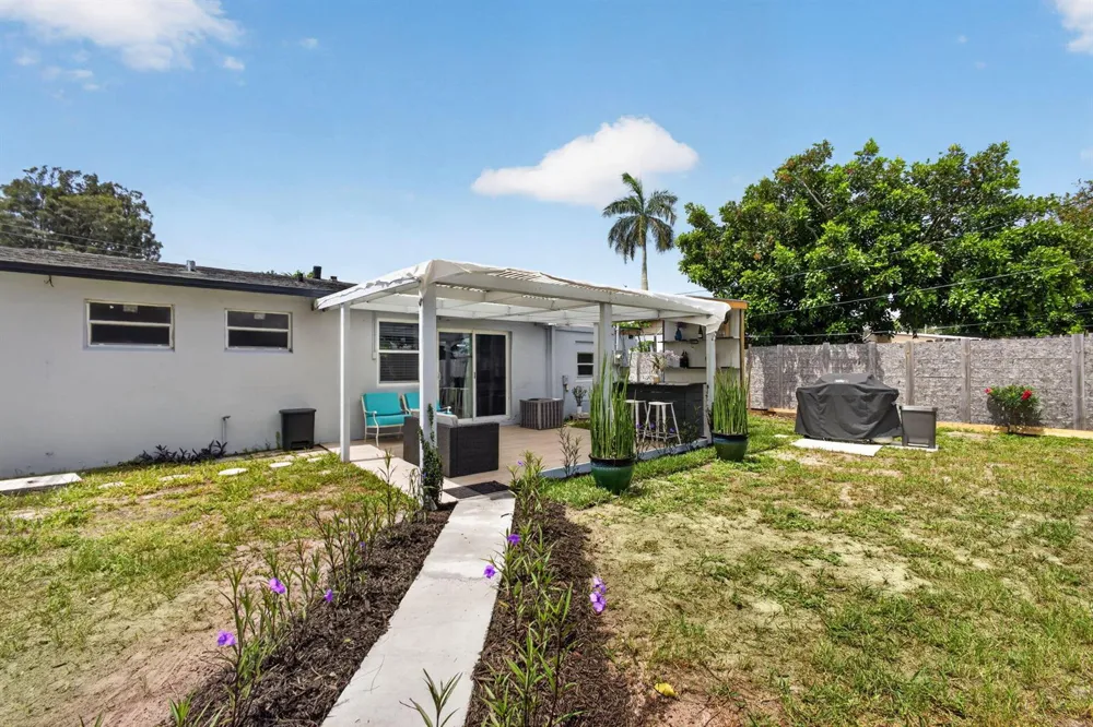 140 W 31st Court Riviera Beach, FL 33404