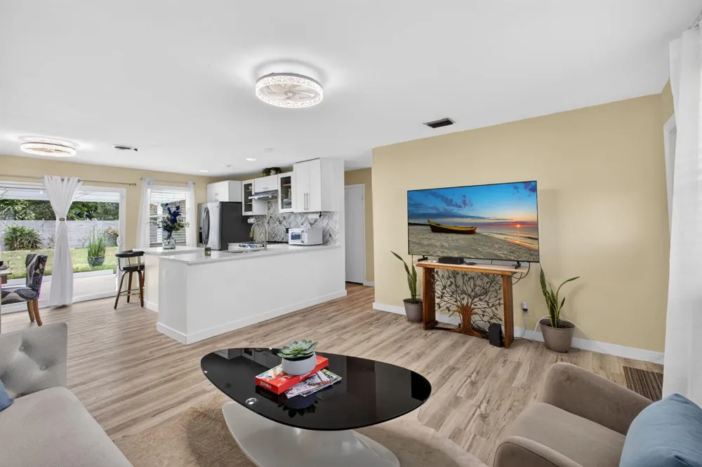 140 W 31st Court Riviera Beach, FL 33404