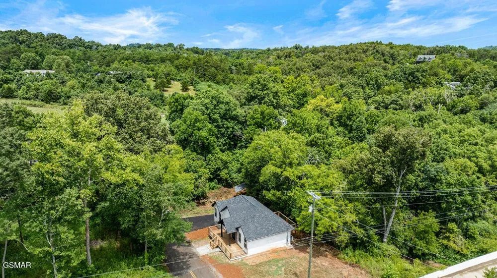 2222 Bales Road Knoxville, TN 37914