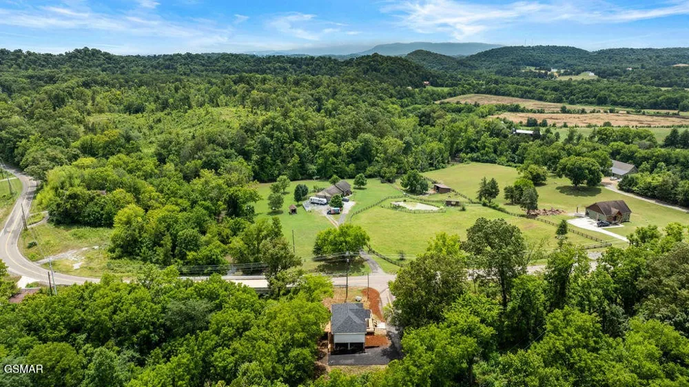 2222 Bales Road Knoxville, TN 37914