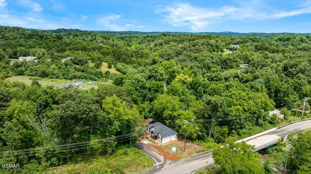 2222 Bales Road Knoxville, TN 37914