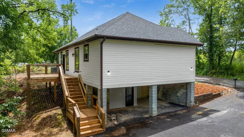 2222 Bales Road Knoxville, TN 37914