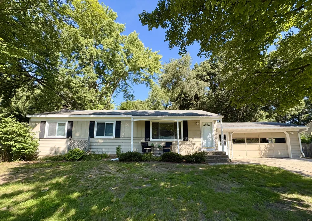 11141 Woodbushe Drive SE Lowell, MI 49331