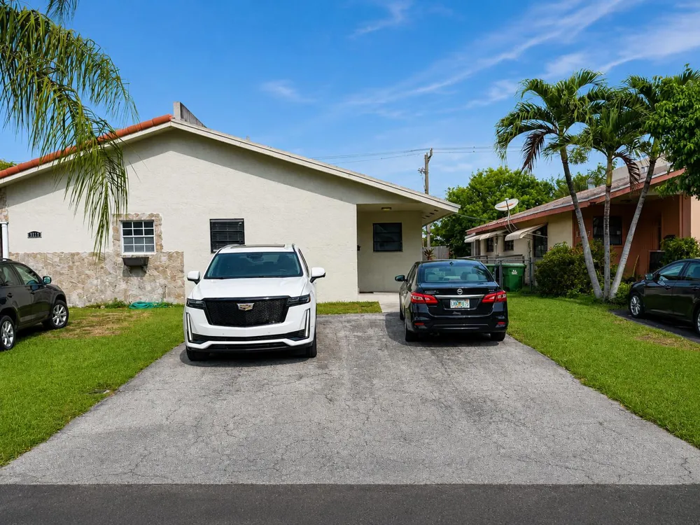 1115 NE 1st Court #B Hallandale Beach, FL 33009