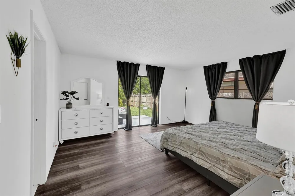 1115 NE 1st Court #B Hallandale Beach, FL 33009