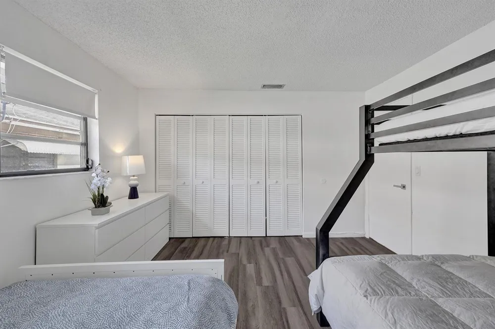 1115 NE 1st Court #B Hallandale Beach, FL 33009