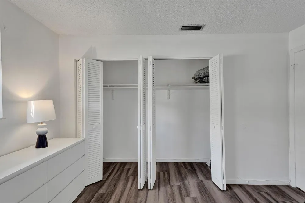 1115 NE 1st Court #B Hallandale Beach, FL 33009