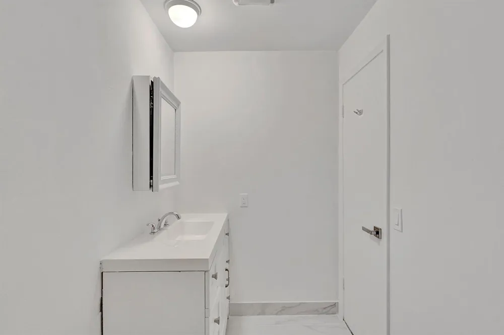 1115 NE 1st Court #B Hallandale Beach, FL 33009