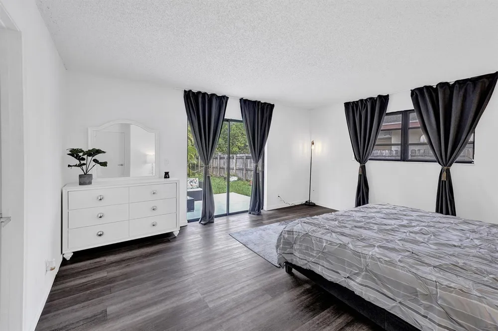 1115 NE 1st Court #B Hallandale Beach, FL 33009