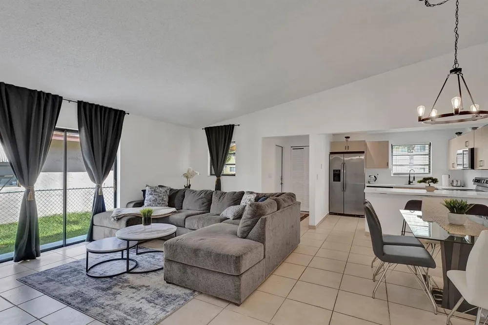 1115 NE 1st Court #B Hallandale Beach, FL 33009