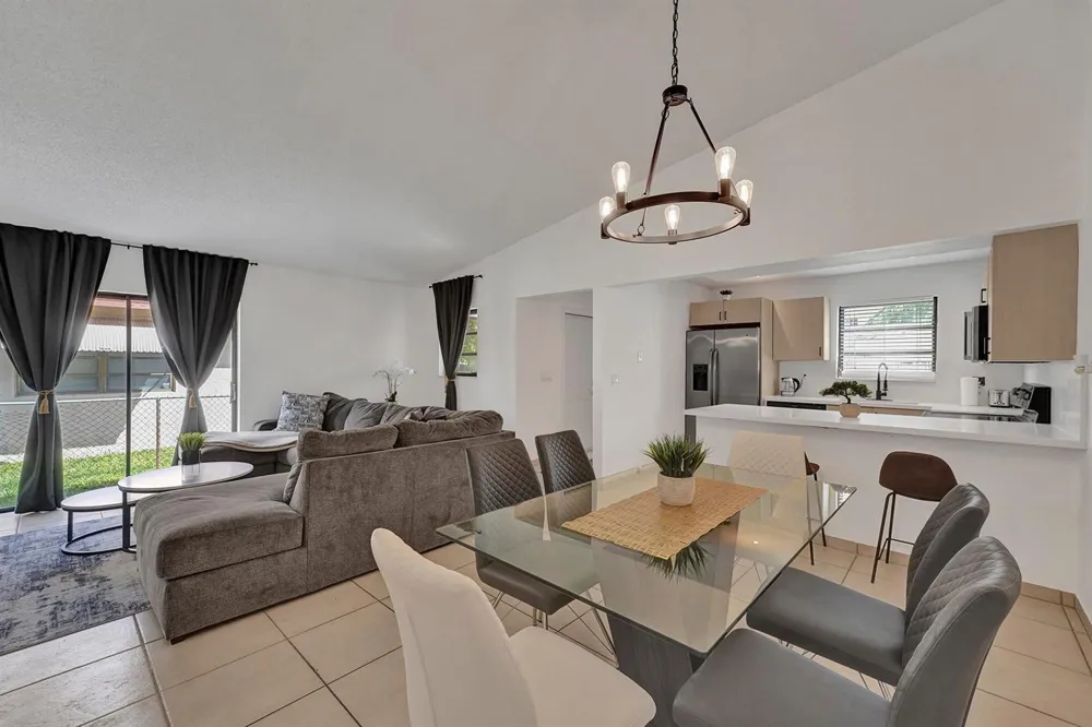 1115 NE 1st Court #B Hallandale Beach, FL 33009