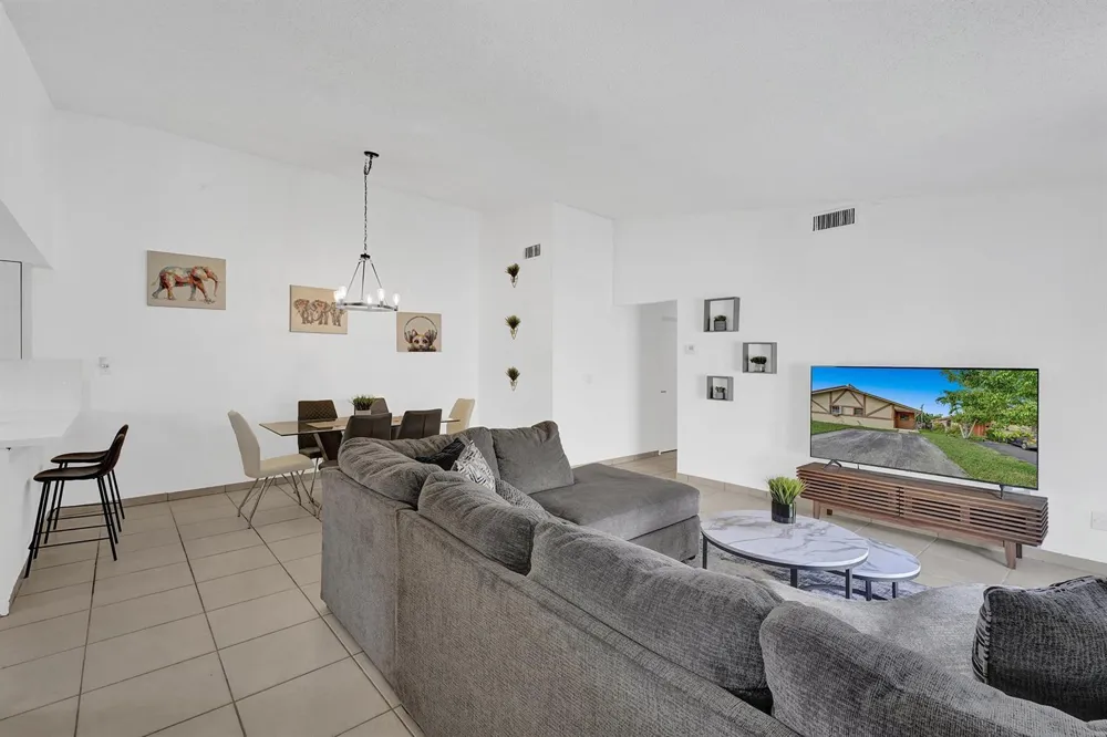 1115 NE 1st Court #B Hallandale Beach, FL 33009