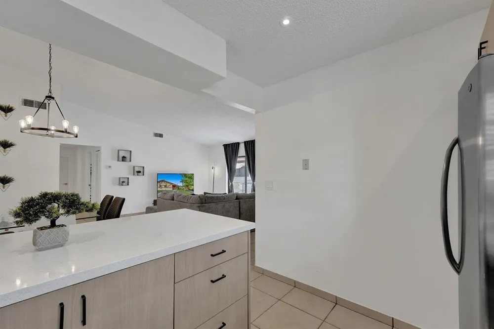 1115 NE 1st Court #B Hallandale Beach, FL 33009