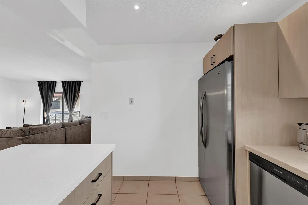 1115 NE 1st Court #B Hallandale Beach, FL 33009