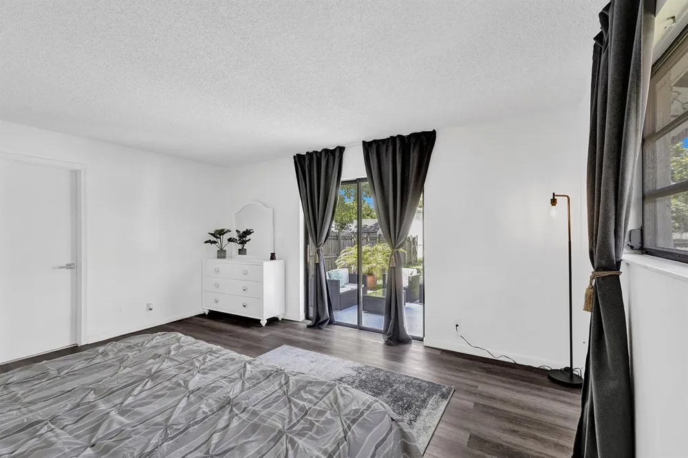 1115 NE 1st Court #B Hallandale Beach, FL 33009