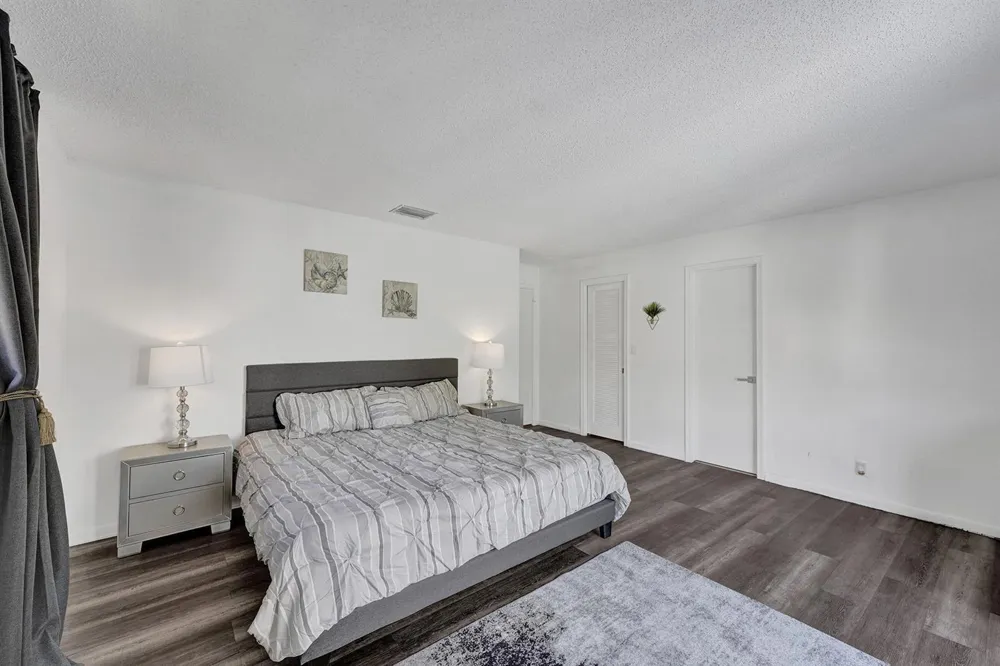 1115 NE 1st Court #B Hallandale Beach, FL 33009