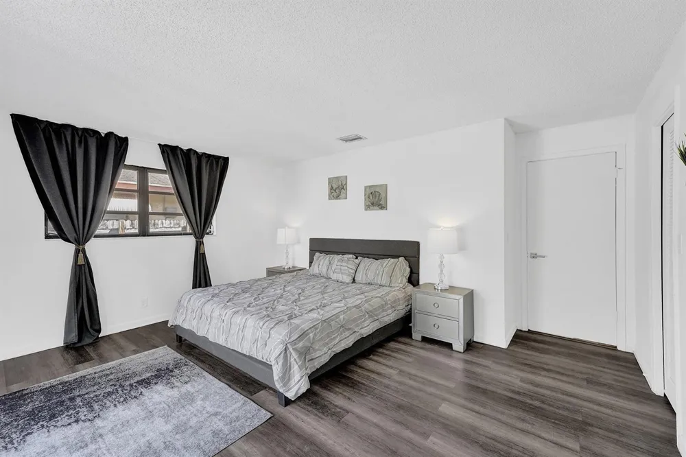 1115 NE 1st Court #B Hallandale Beach, FL 33009